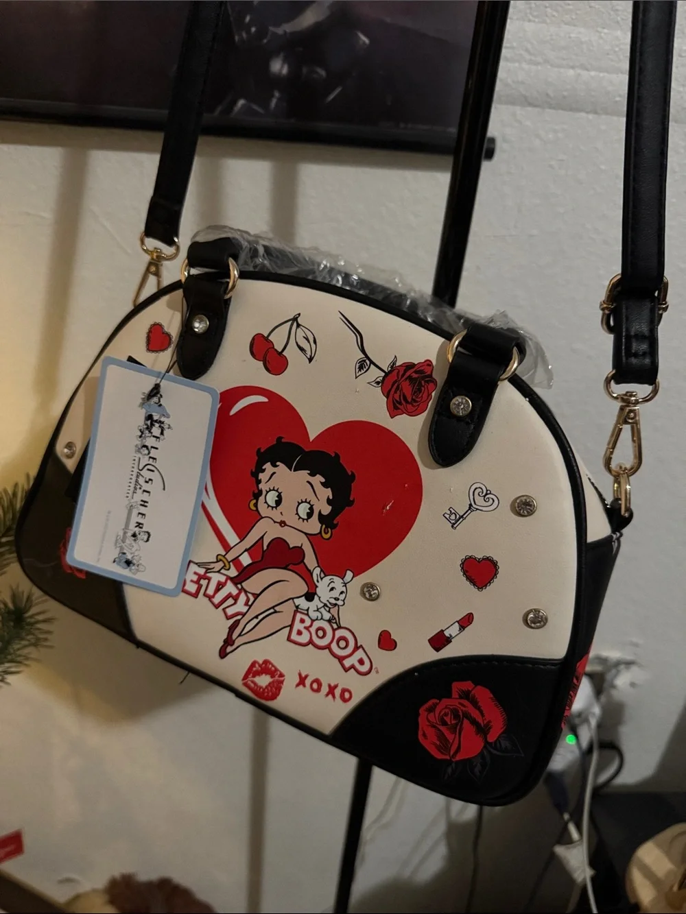 Betty Boop Cream Crossbody Bag with Red Heart and Black Trim - Picture 1 of 6